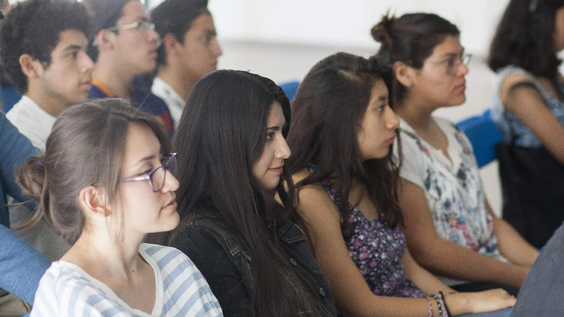 El foro toma mayor relevancia, toda vez que muchos estudiantes votarán por primera vez.